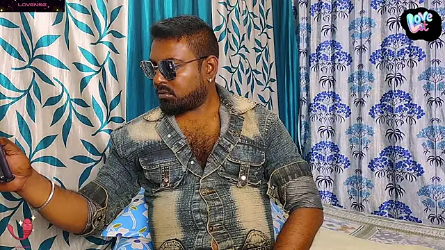 Snapshot of BLACK---MAMBA chatting on 01.09.25 BLACK---MAMBA online show from 01.09.25