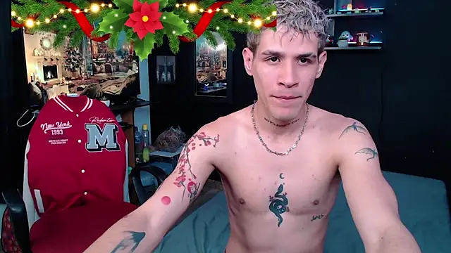 Snapshot of andybxby chatting on 12.11.24 andybxby online show from 12.11.24