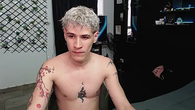 Snapshot of andybxby chatting on 02.08.25 andybxby online show from 02.08.25