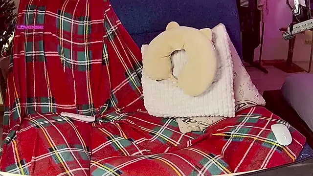 Snapshot of cutenessa chatting on 12.24.24 cutenessa online show from 12.24.24