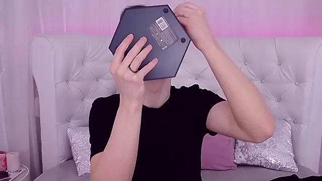 RobbyCharming online show from 01.18.25