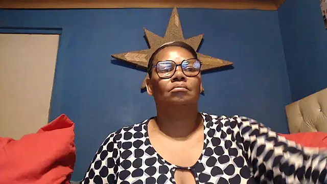 Snapshot of CUTEFIRMMELONSS chatting on 11.21.25 CUTEFIRMMELONSS online show from 11.21.25