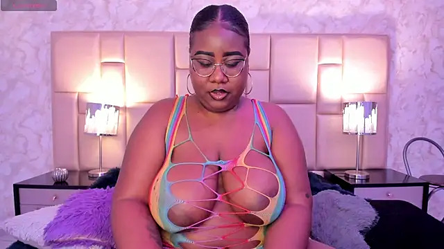 Snapshot of Darnellqueen chatting on 02.21.25 Darnellqueen online show from 02.21.25