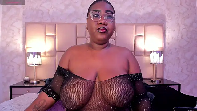 Snapshot of Darnellqueen chatting on 02.22.25 Darnellqueen online show from 02.22.25