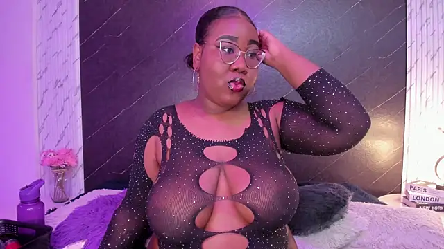 Snapshot of Darnellqueen chatting on 09.20.25 Darnellqueen online show from 09.20.25