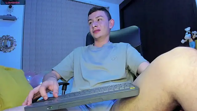 Snapshot of Christ_Miller3 chatting on 02.16.25 Christ Miller3 online show from 02.16.25