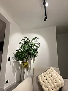 EllaSanz  online show from 01.05.25