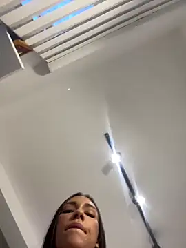 EllaSanz  online show from 01.08.25