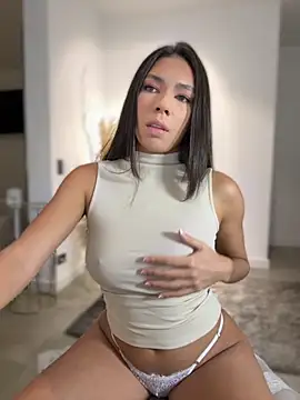 EllaSanz  online show from 11.07.25