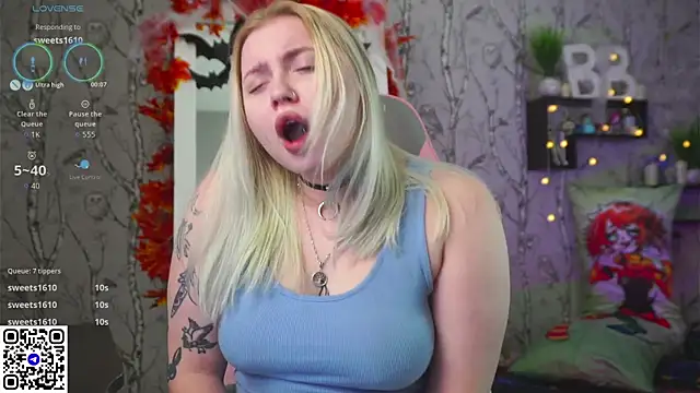 Moon Valkyrie online show from 11.05.25