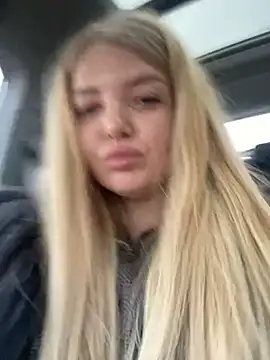 Snapshot of OdriOlsens chatting on 12.29.24 OdriOlsens online show from 12.29.24