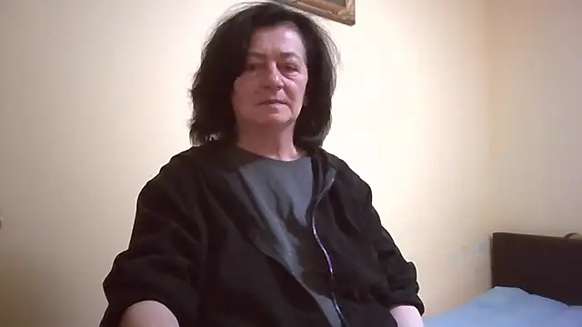Snapshot of GypsiQueen2 chatting on 04.19.26 GypsiQueen2 online show from 04.19.26