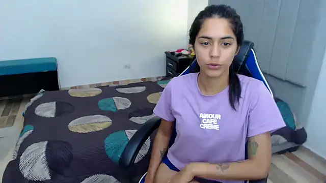 Snapshot of imSophia chatting on 12.01.24 imSophia online show from 12.01.24