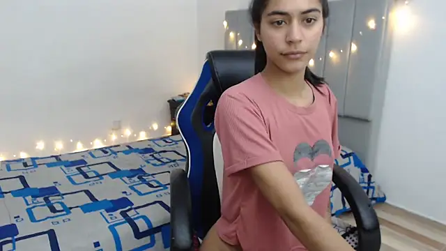 Snapshot of imSophia chatting on 03.12.25 imSophia online show from 03.12.25