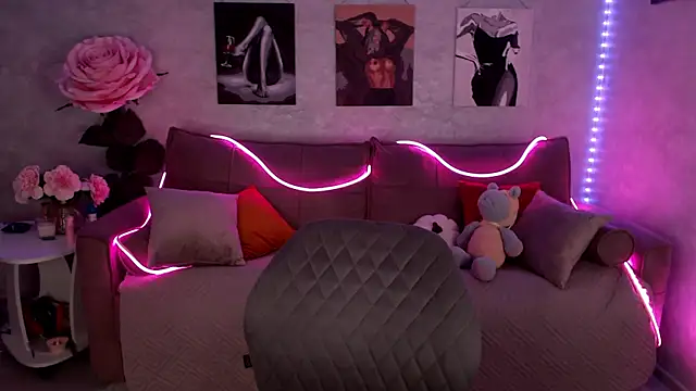 tiffany  burn online show from 12.19.25