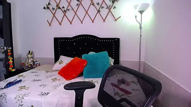 naughty girl 4u online show from 11.18.25