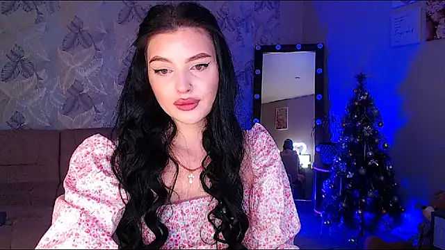 Snapshot of __Malika__ chatting on 12.11.24 Malika online show from 12.11.24