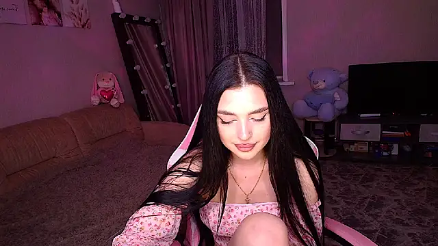 Snapshot of __Malika__ chatting on 09.27.25 Malika online show from 09.27.25