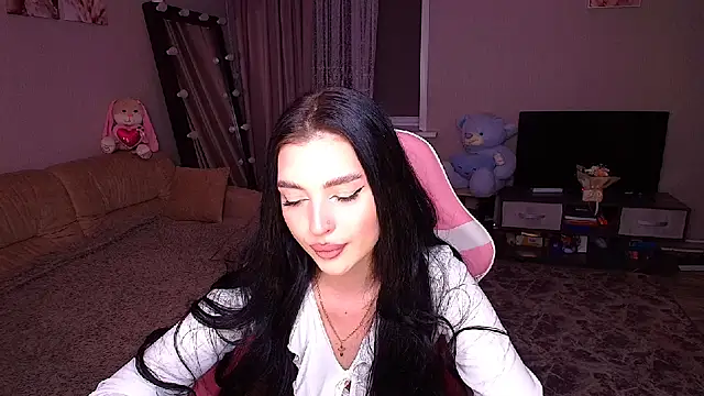Snapshot of __Malika__ chatting on 09.30.25 Malika online show from 09.30.25