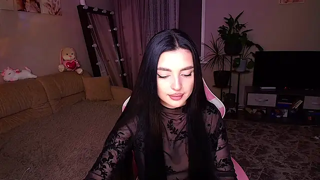 Snapshot of __Malika__ chatting on 10.10.25 Malika online show from 10.10.25