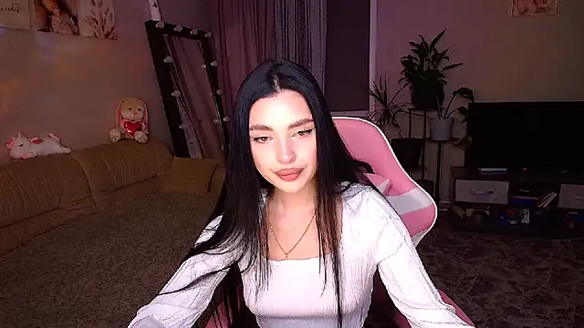 Snapshot of __Malika__ chatting on 10.12.25 Malika online show from 10.12.25