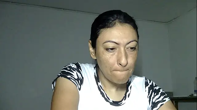 Snapshot of ErikaRika chatting on 12.23.24 ErikaRika online show from 12.23.24