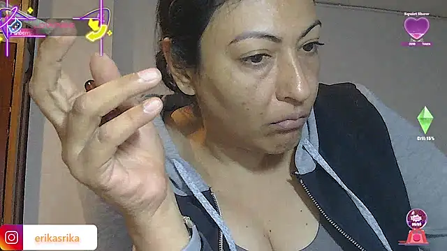 Snapshot of ErikaRika chatting on 10.25.25 ErikaRika online show from 10.25.25