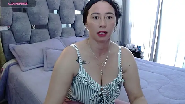 sara hott 1 online show from 10.27.25