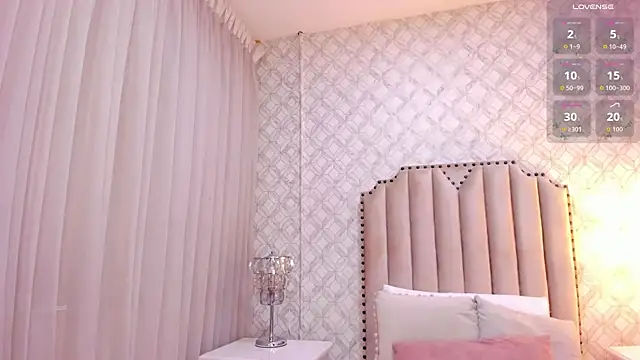 Pia Johnson  online show from 09.28.25