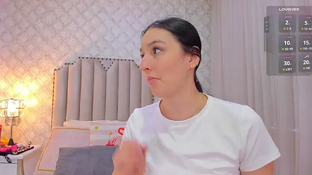 Pia Johnson  online show from 04.14.26