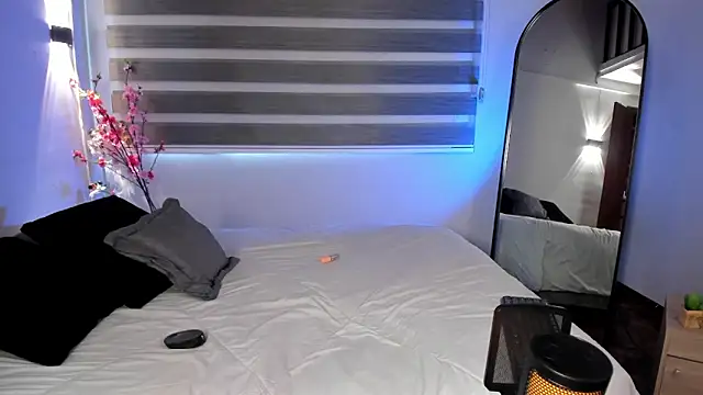 MERIDA TAYLOR online show from 09.17.25