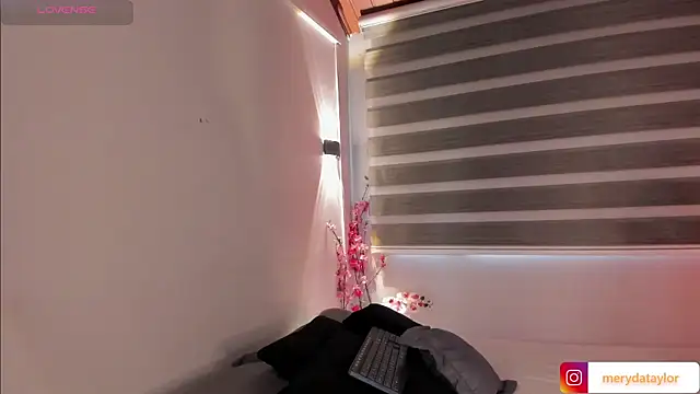 MERIDA TAYLOR online show from 10.17.25