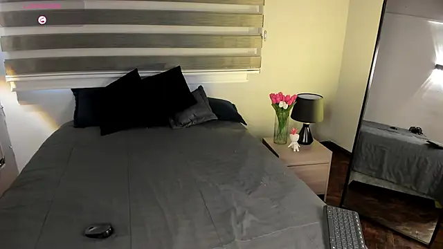 MERIDA TAYLOR online show from 04.18.26