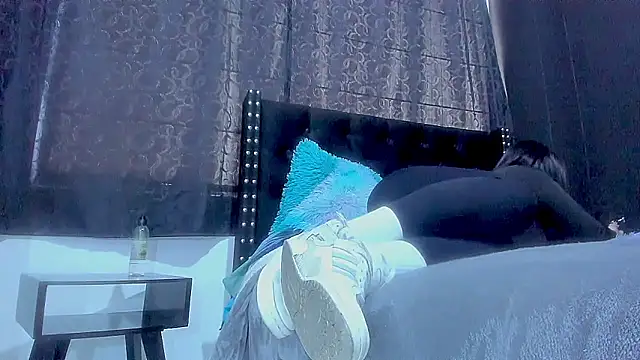 amareto queen online show from 10.15.25