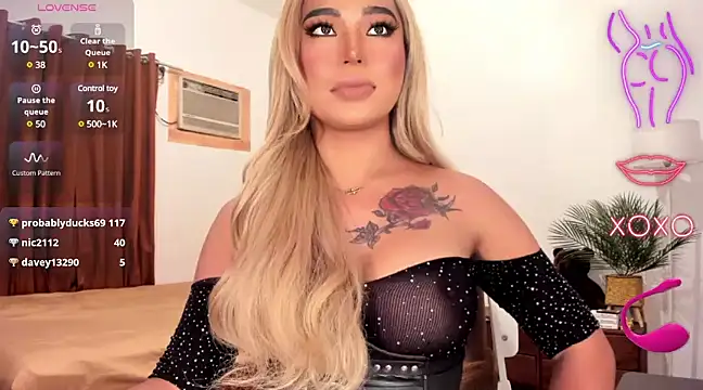 Snapshot of Lustrous_Nathalie chatting on 01.25.25 Lustrous Nathalie online show from 01.25.25