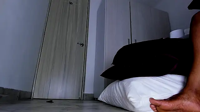 Skarleth69 online show from 11.13.25