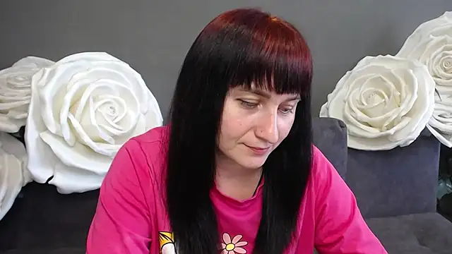 NinaFlawlees online show from 09.14.25