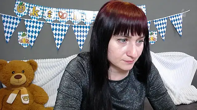 NinaFlawlees online show from 09.28.25