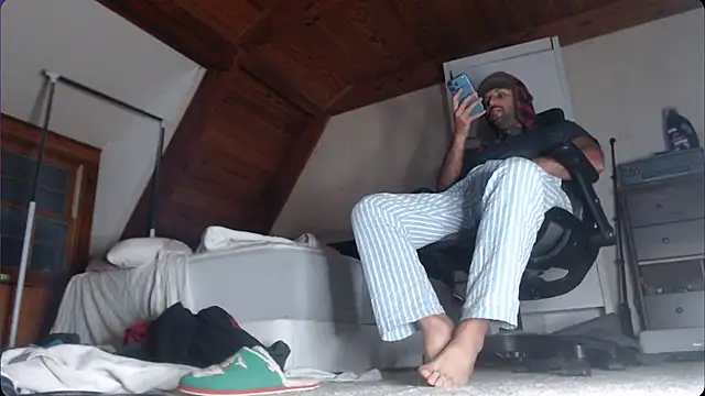 Snapshot of cashmasterzobistone chatting on 01.13.26 cashmasterzobistone online show from 01.13.26