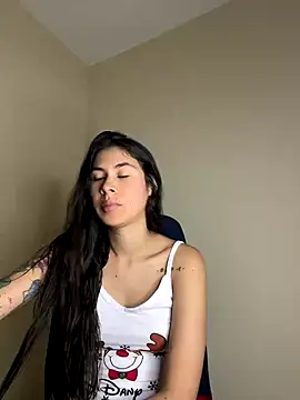 Snapshot of alia_bashar chatting on 09.27.25 alia bashar online show from 09.27.25