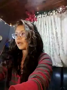 Snapshot of Hathorlove chatting on 12.23.24 Hathorlove online show from 12.23.24