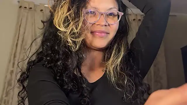 Snapshot of Hathorlove chatting on 06.19.26 Hathorlove online show from 06.19.26