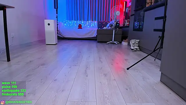 nikkisweetie online show from 02.03.25