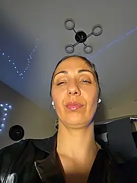 Snapshot of LeticiaWoods chatting on 06.18.26 LeticiaWoods online show from 06.18.26