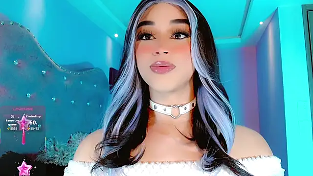 Snapshot of BimboCurvyy chatting on 12.14.25 BimboCurvyy online show from 12.14.25