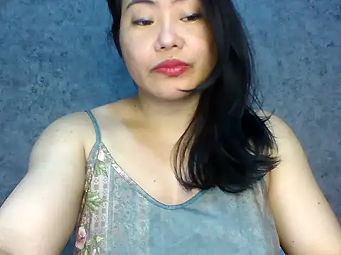 Snapshot of SexiestAries chatting on 10.14.25 SexiestAries online show from 10.14.25