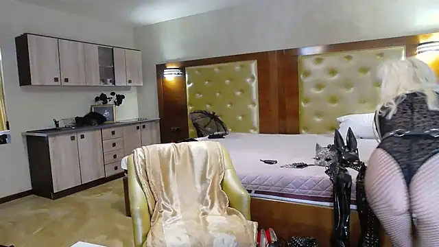 DomCaprisse online show from 11.08.25