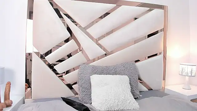 Snapshot of Naughty__Mom chatting on 01.29.25 Naughty Mom online show from 01.29.25