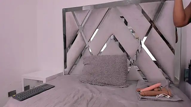 Snapshot of Naughty__Mom chatting on 02.04.25 Naughty Mom online show from 02.04.25