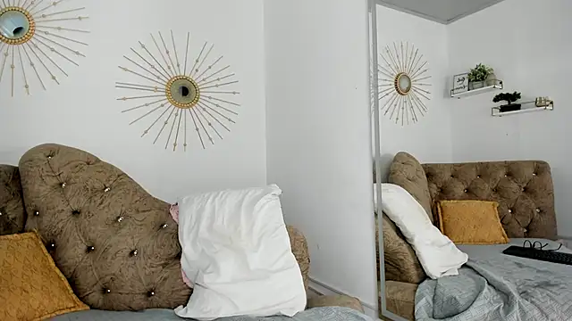 Snapshot of Naughty__Mom chatting on 03.02.25 Naughty Mom online show from 03.02.25